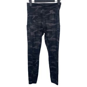 Athleta Womens Leggings Size XS Gay Ultimate Camo 7/8 Tight Camouflage Pattern